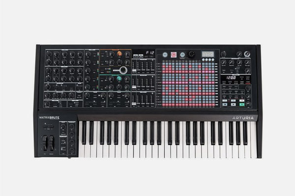matrixbrute noir by arturia
